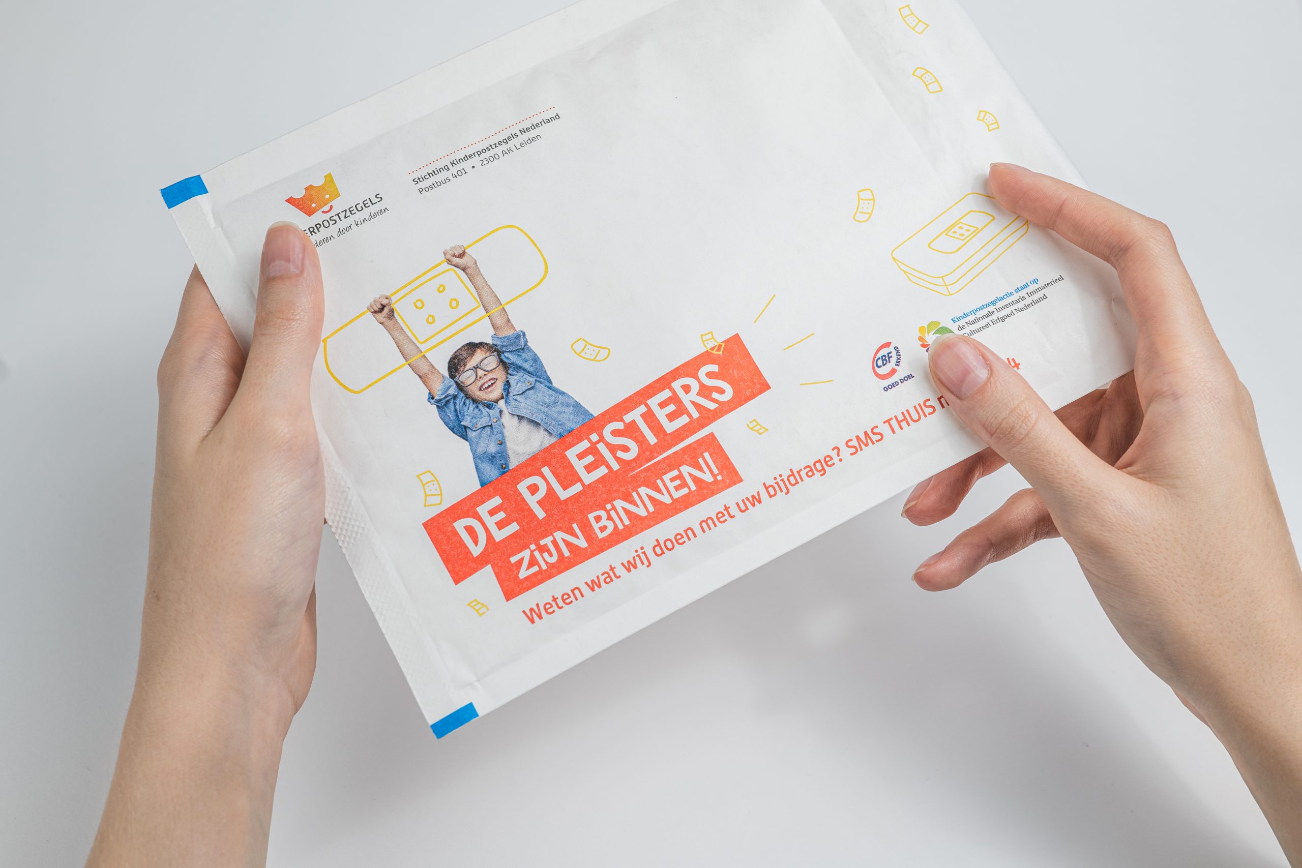 Prints up to 8 colors. HD flexo quality